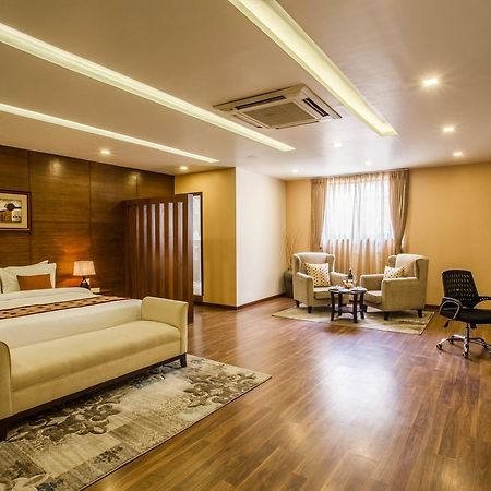 Yatri Suites And Spa Катманду Экстерьер фото