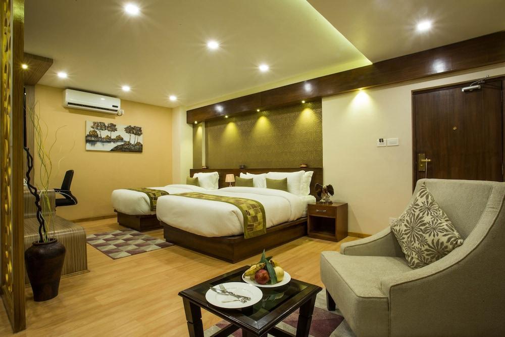 Yatri Suites And Spa Катманду Экстерьер фото