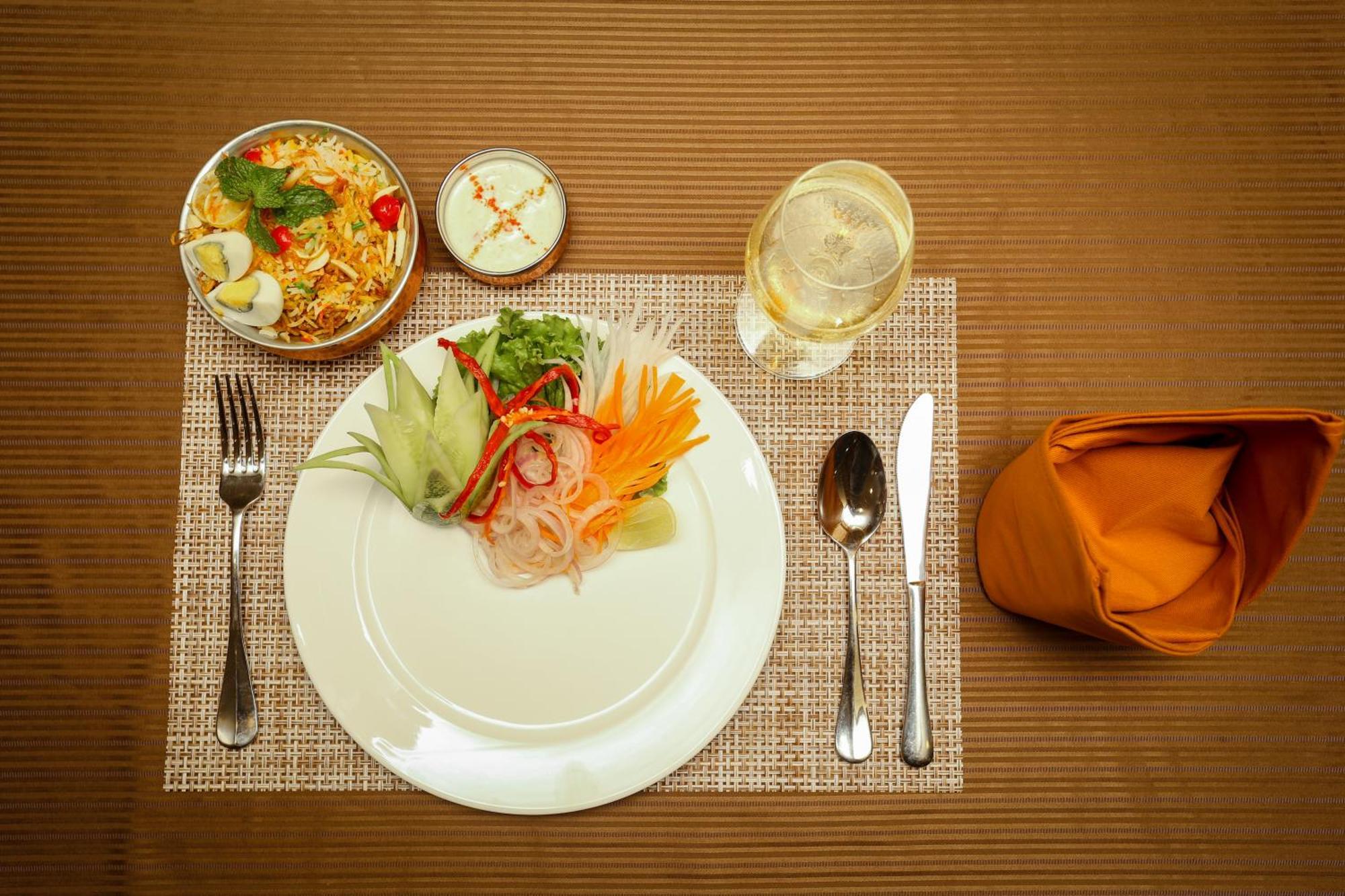 Yatri Suites And Spa Катманду Экстерьер фото