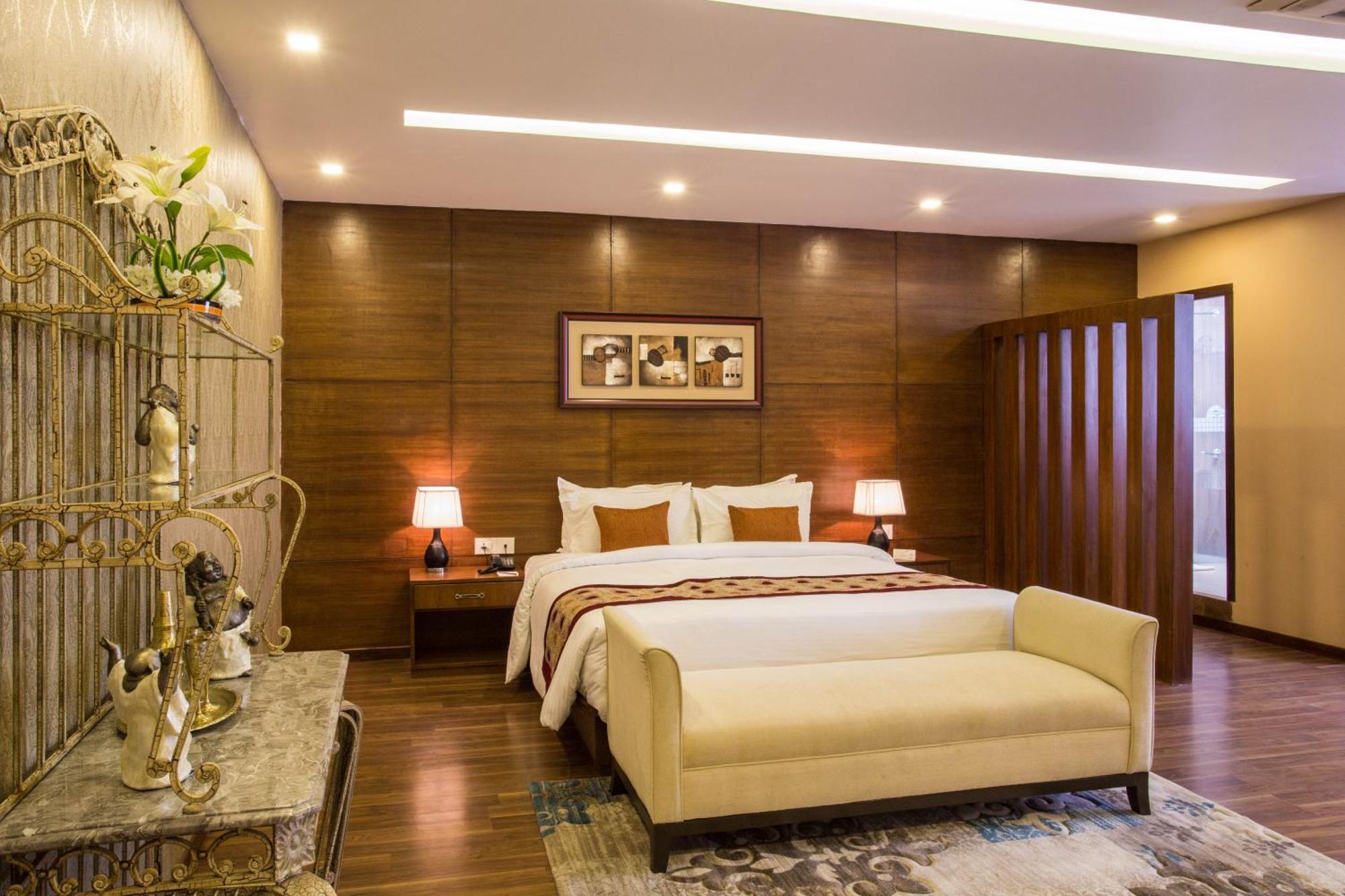 Yatri Suites And Spa Катманду Номер фото