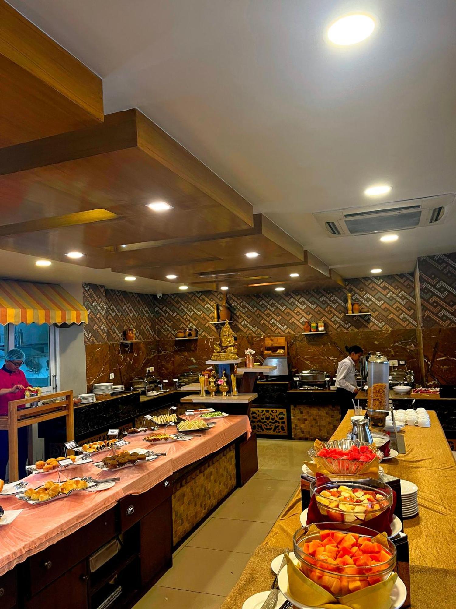 Yatri Suites And Spa Катманду Экстерьер фото