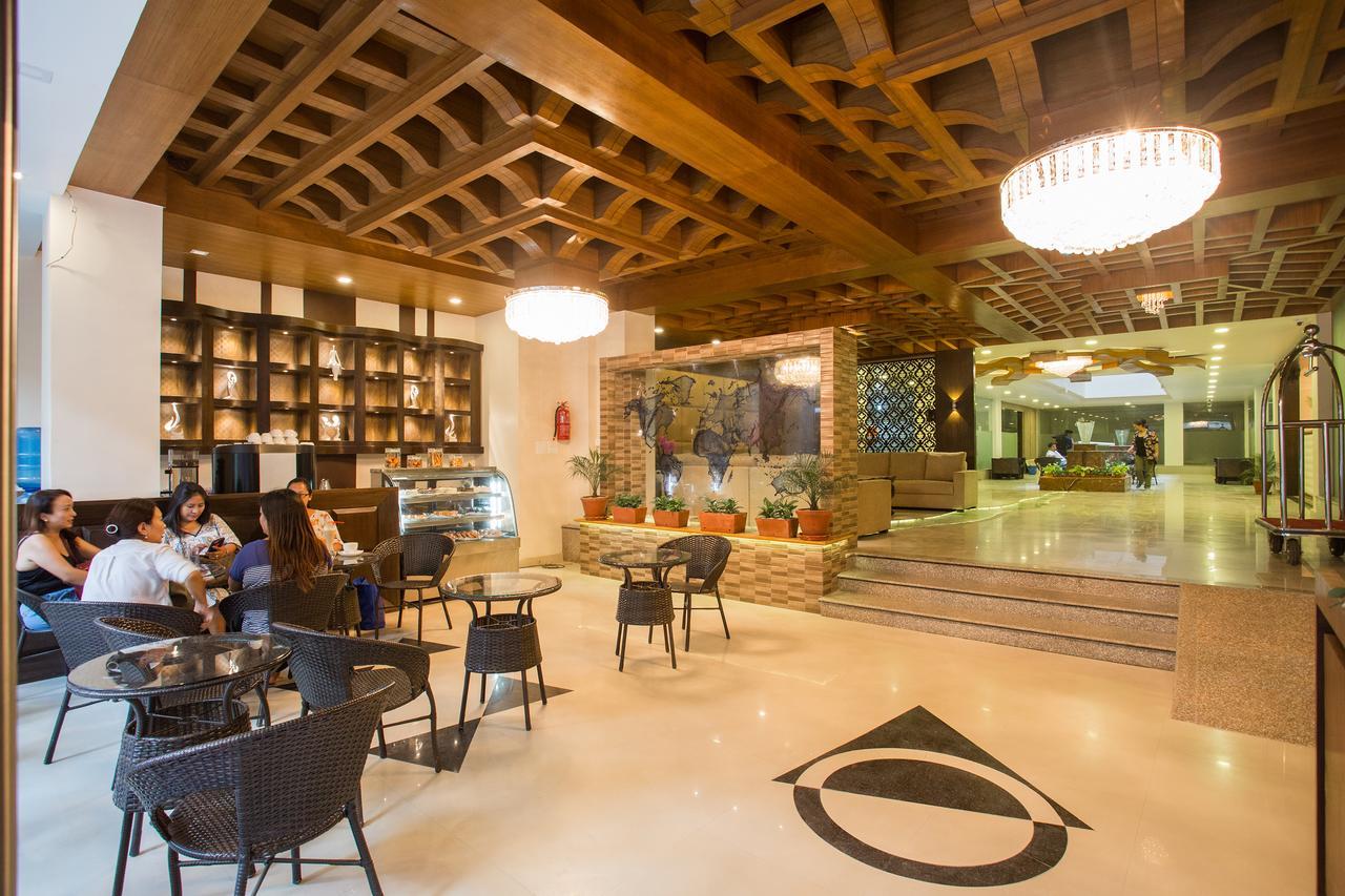 Yatri Suites And Spa Катманду Экстерьер фото