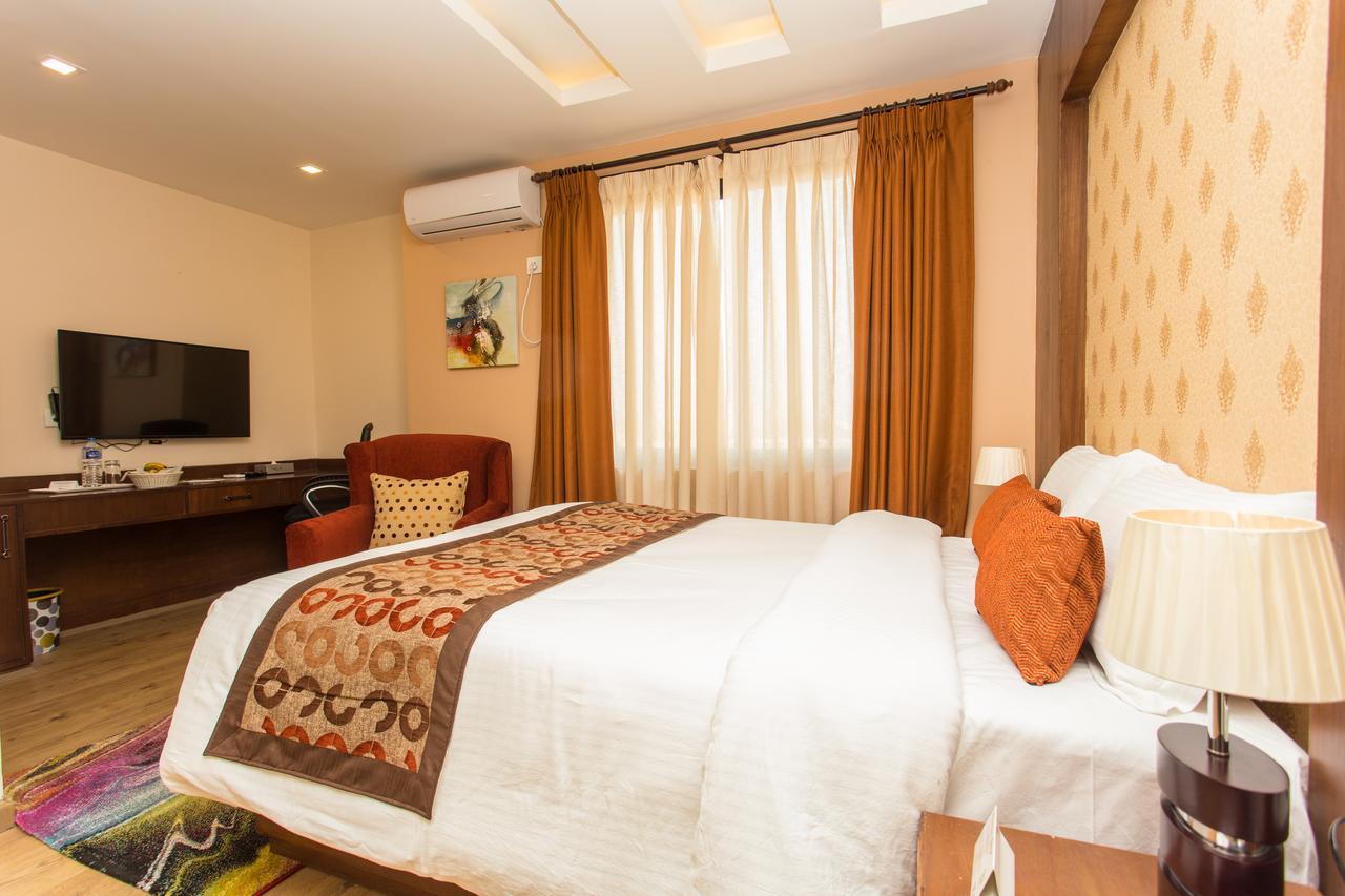 Yatri Suites And Spa Катманду Экстерьер фото