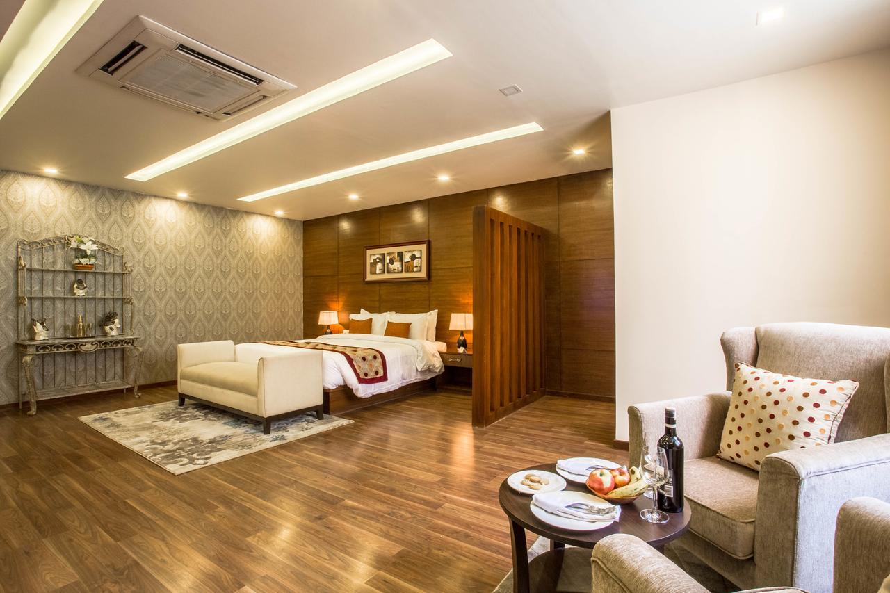 Yatri Suites And Spa Катманду Экстерьер фото