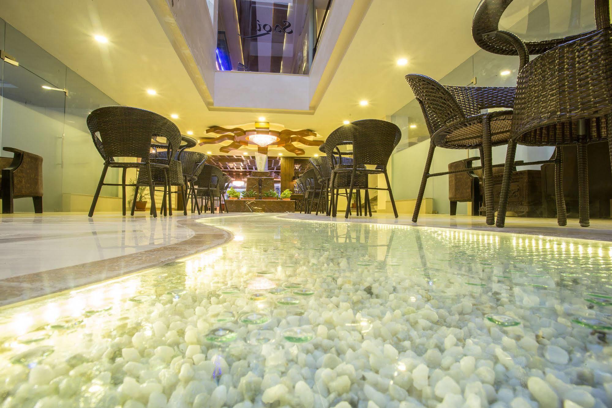 Yatri Suites And Spa Катманду Экстерьер фото