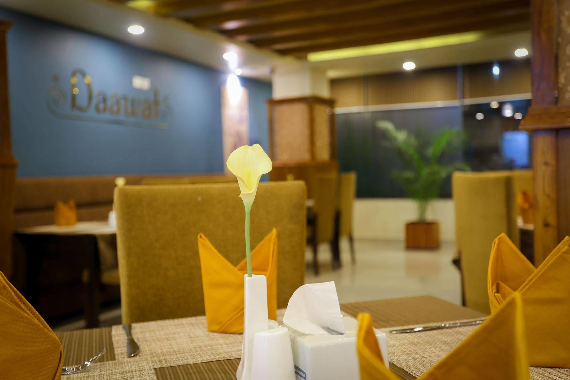 Yatri Suites And Spa Катманду Экстерьер фото