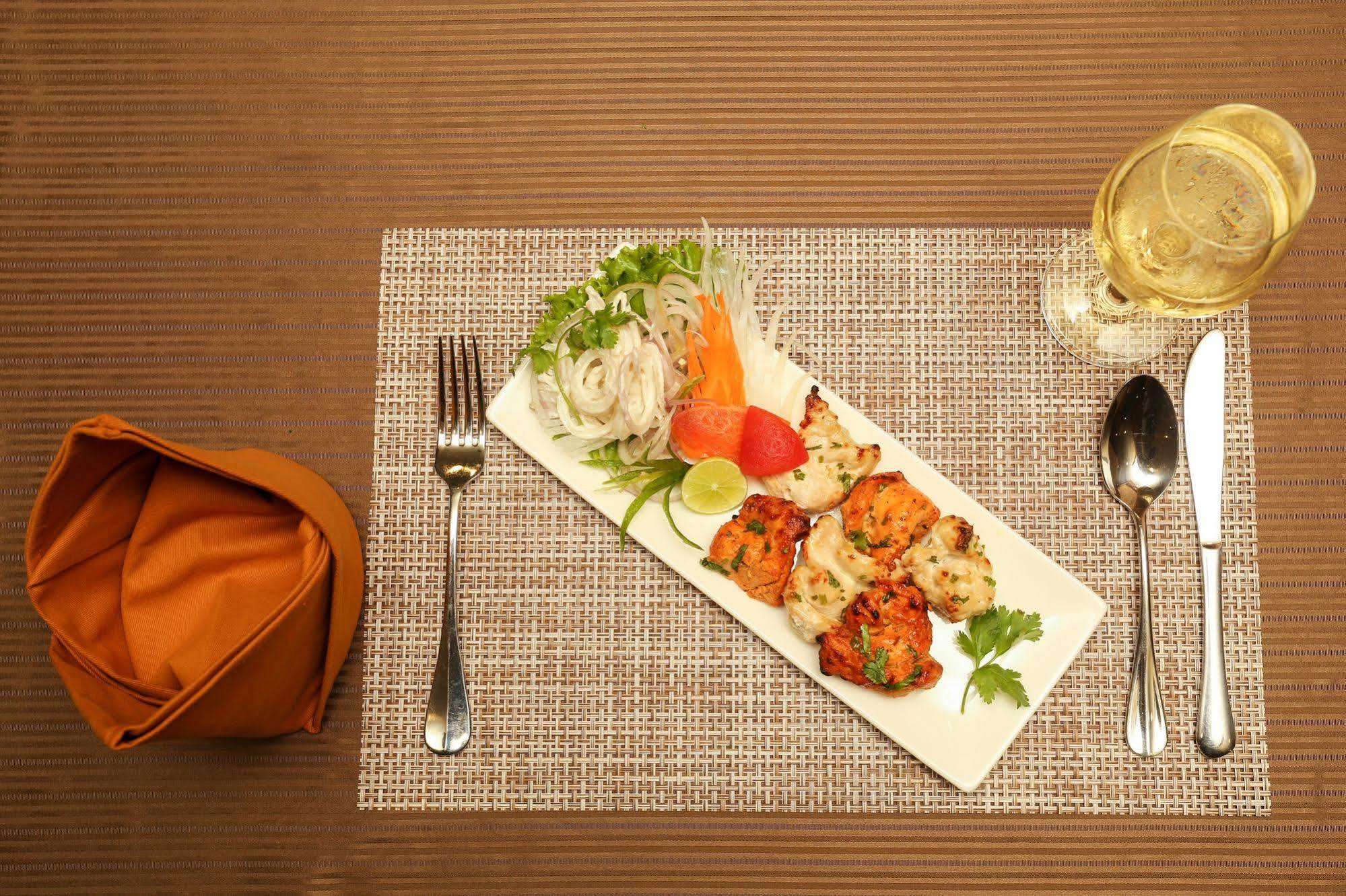 Yatri Suites And Spa Катманду Экстерьер фото